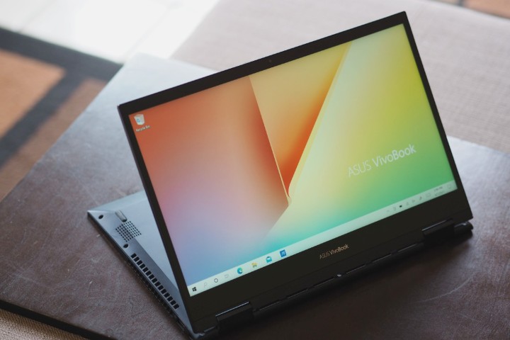 laptop poleasingowy z ekranem dotykowym